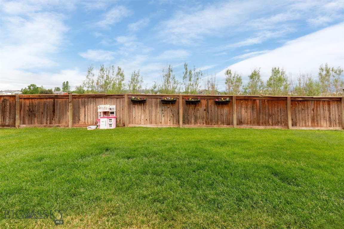 921 N River Rock Road