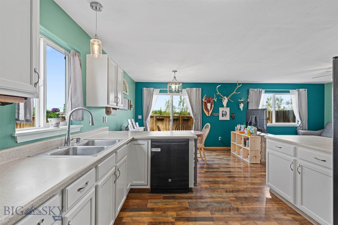 921 N River Rock Road