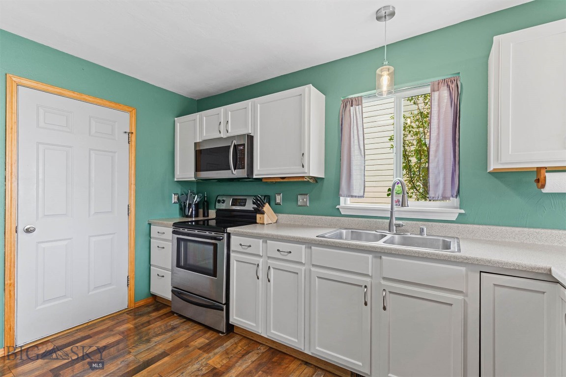 921 N River Rock Road