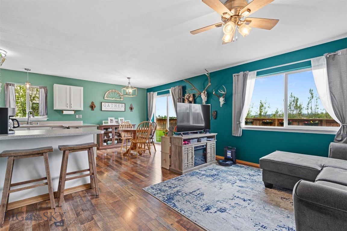 921 N River Rock Road