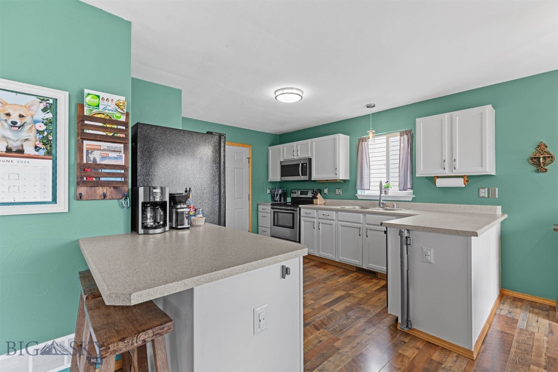 921 N River Rock Road