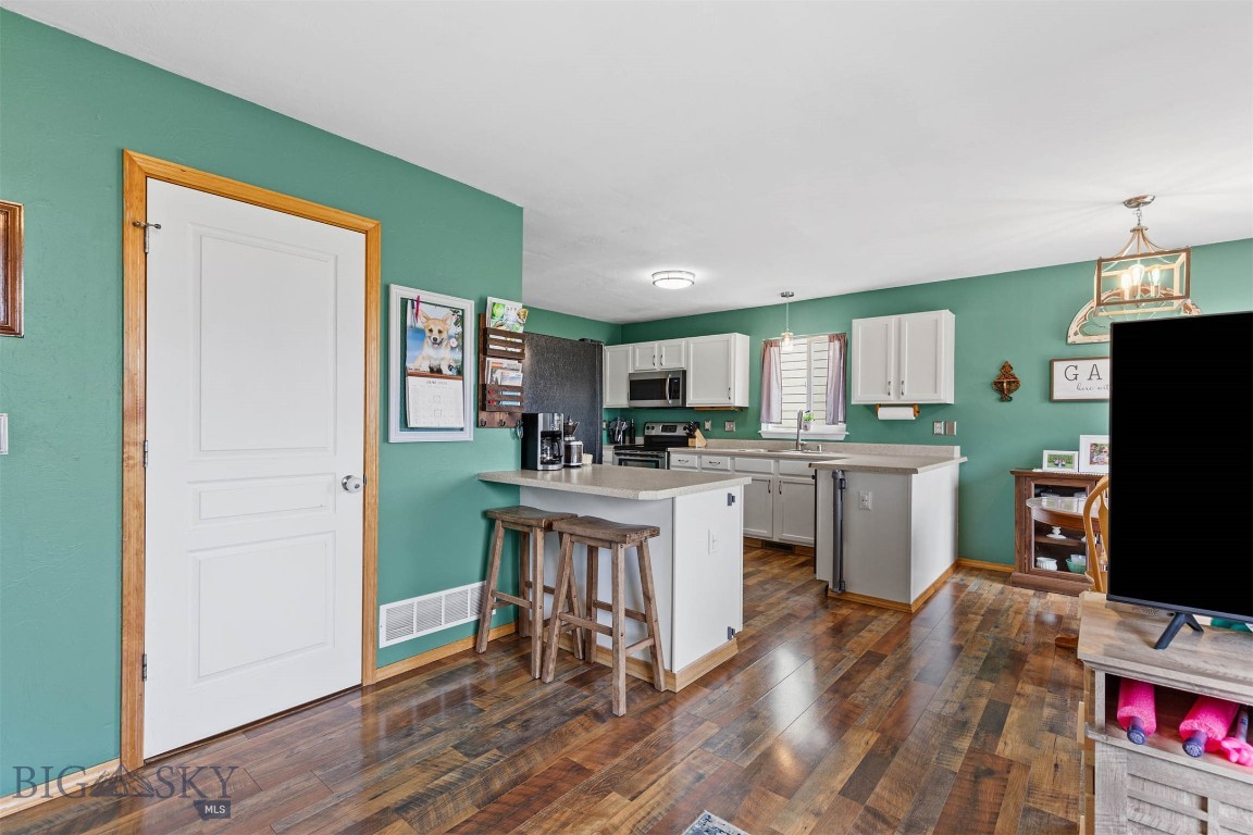 921 N River Rock Road