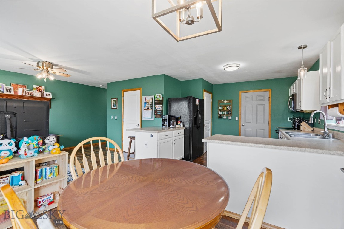 921 N River Rock Road