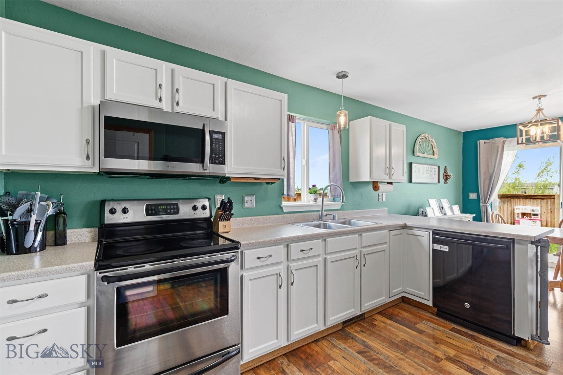 921 N River Rock Road