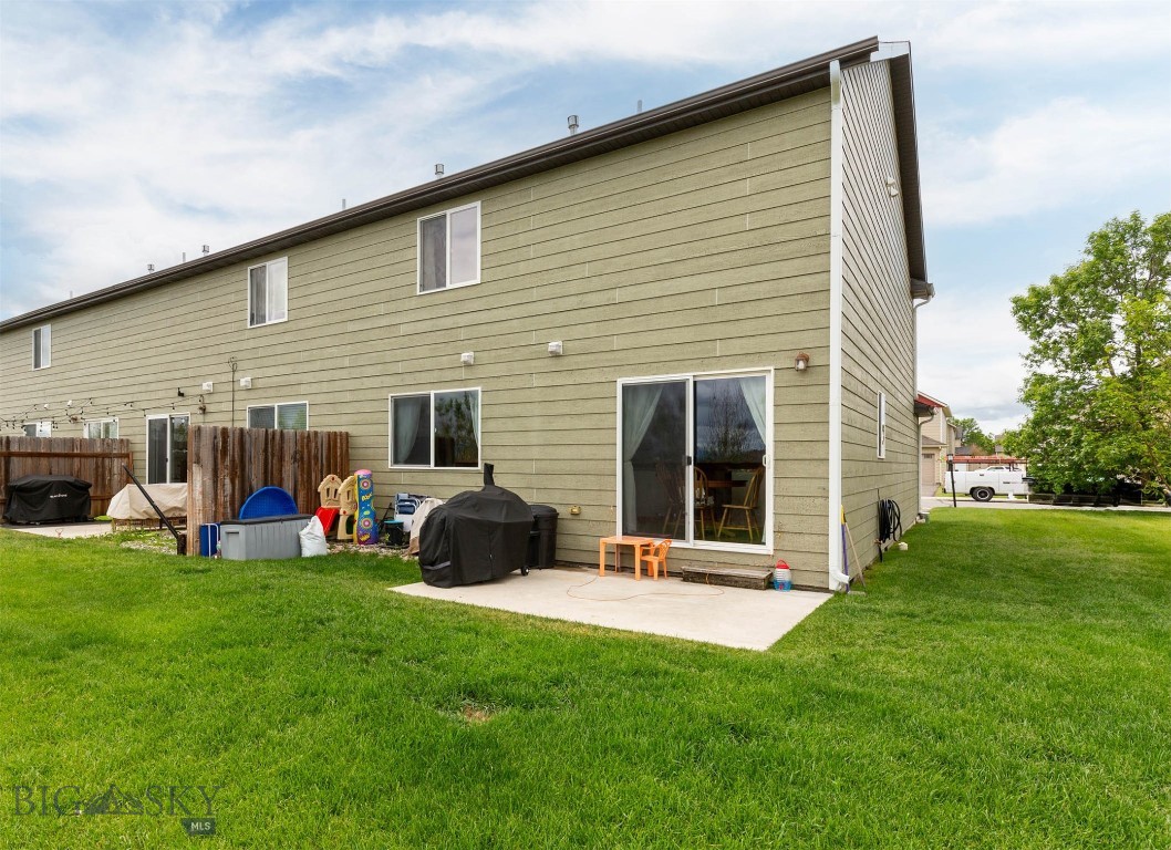 921 N River Rock Road