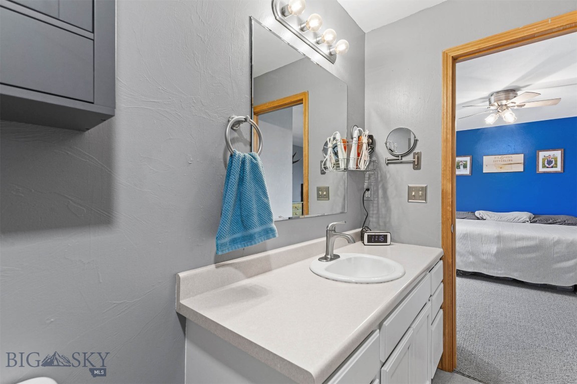 921 N River Rock Road