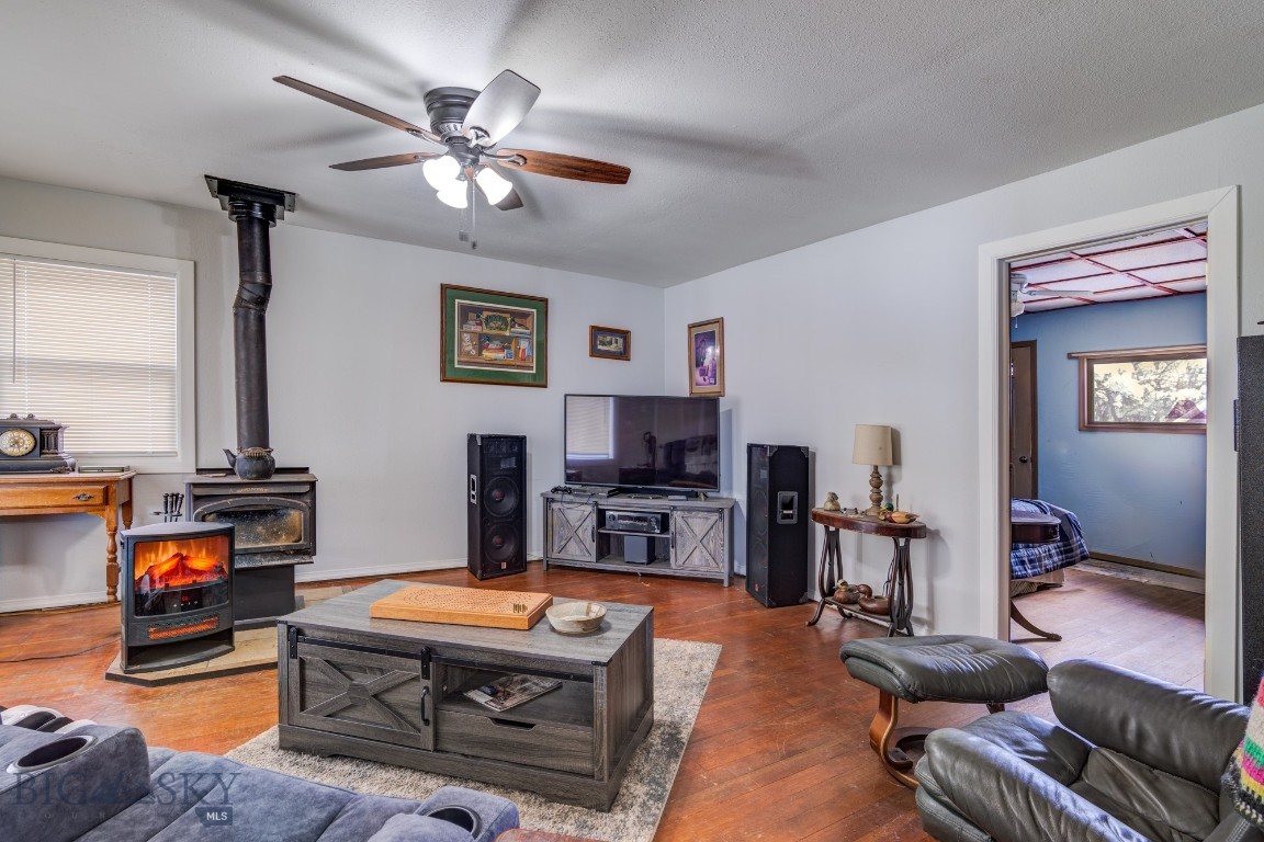 401 W Railroad Avenue N