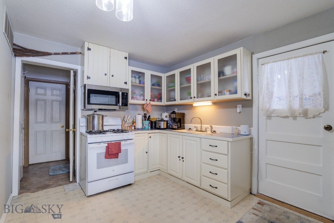 401 W Railroad Avenue N