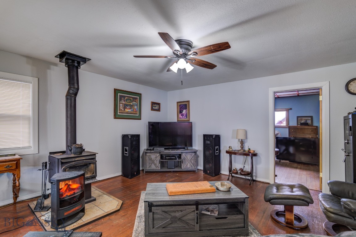 401 W Railroad Avenue N