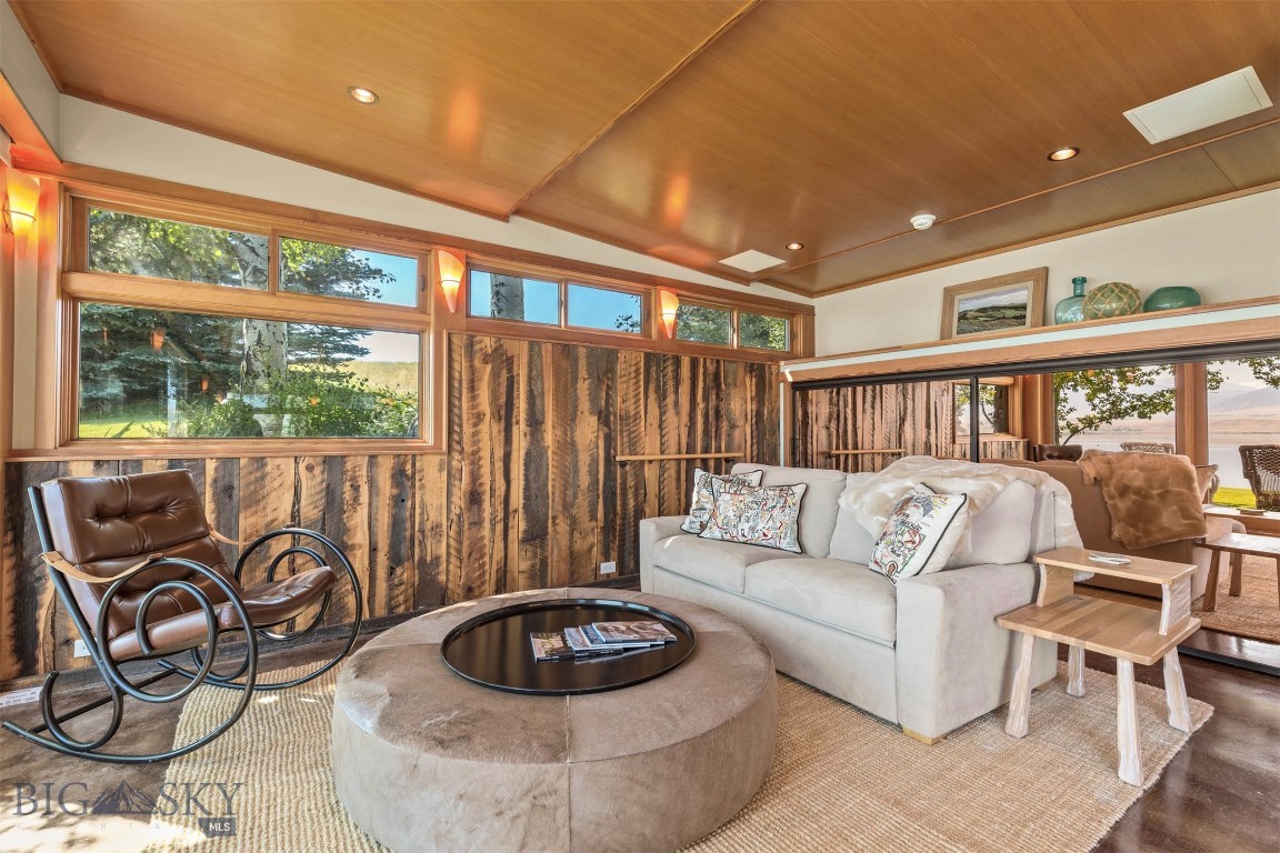 127 Rainbow Point Road