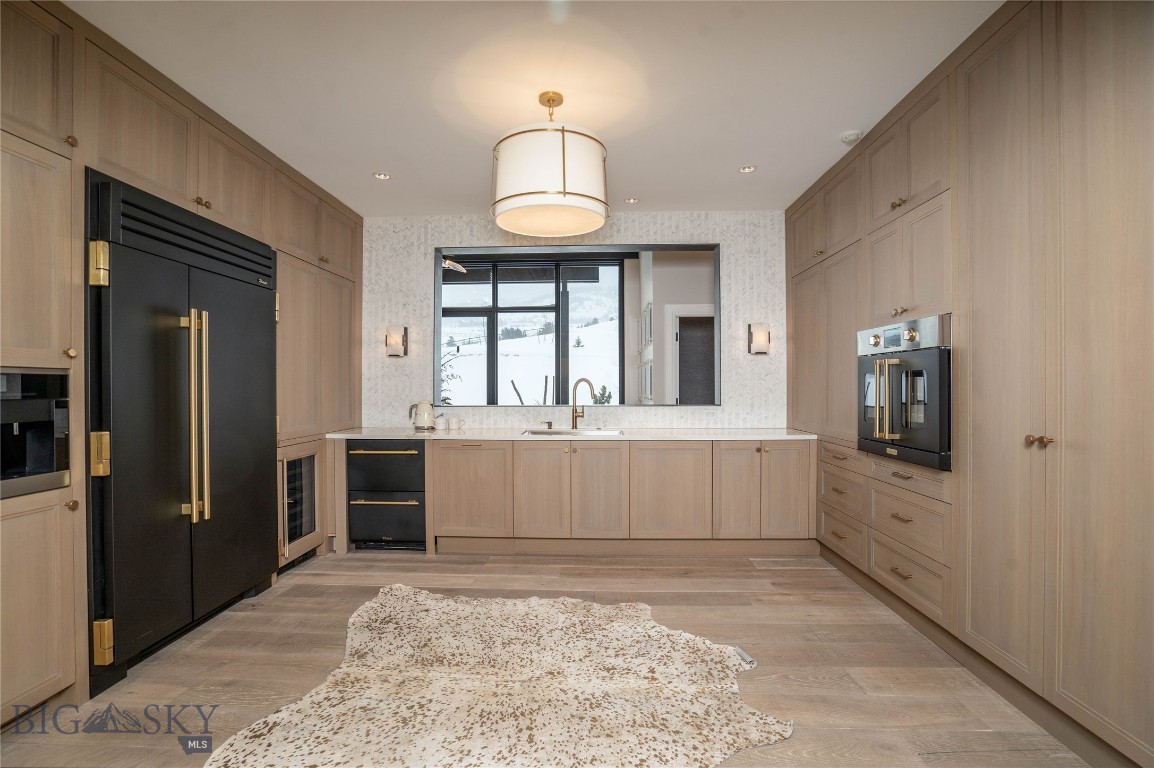 354 Brass Lantern Court