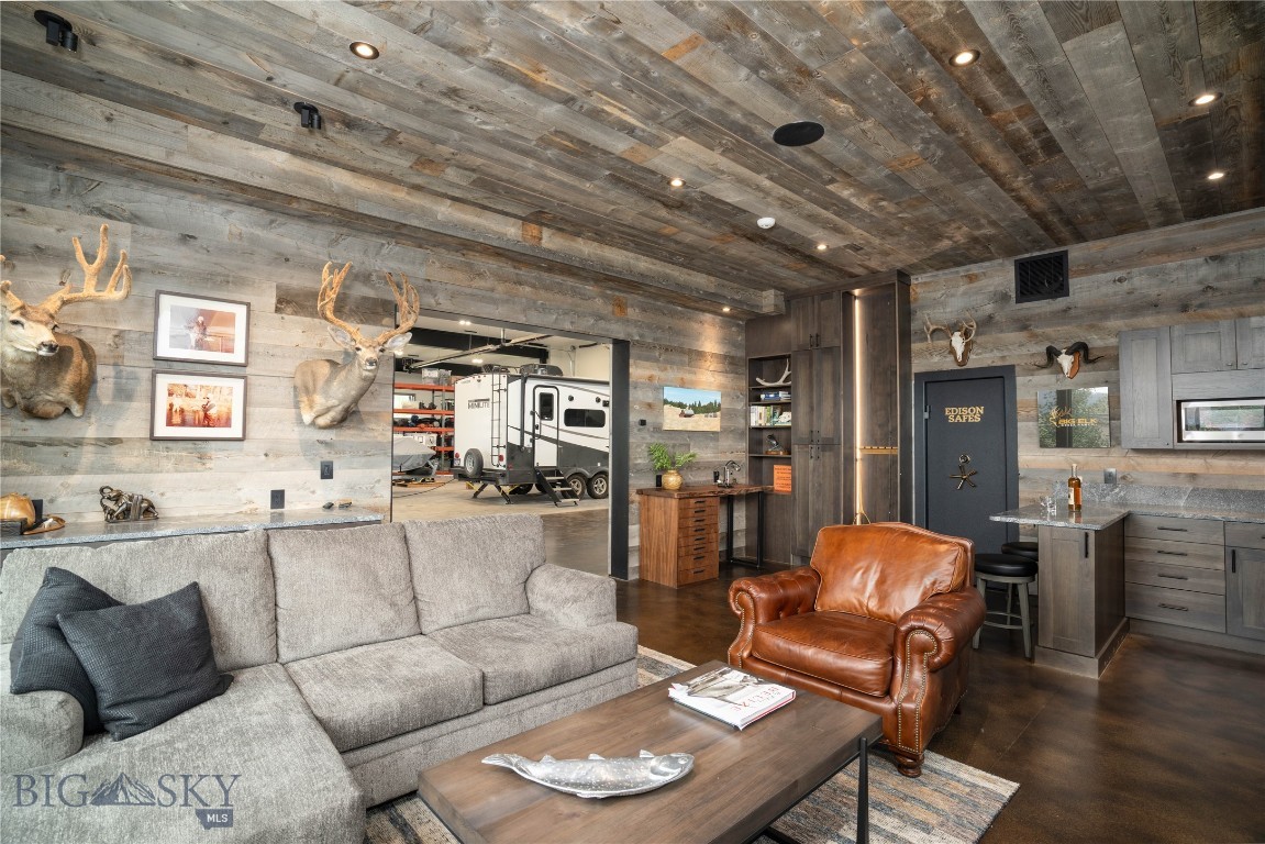 240 Horsetail Road