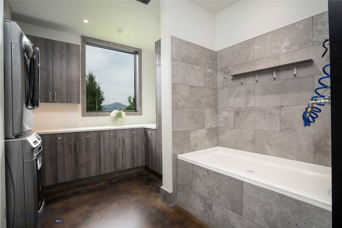 240 Horsetail Road