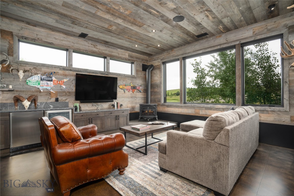 240 Horsetail Road