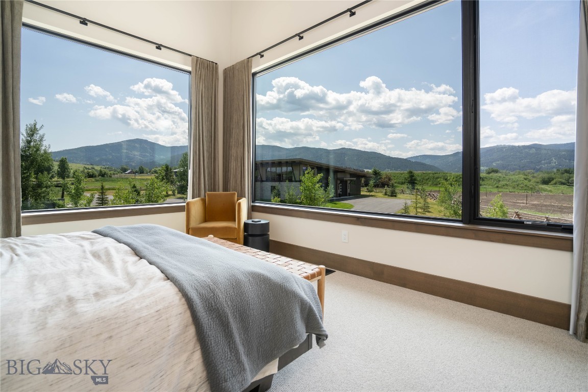 240 Horsetail Road