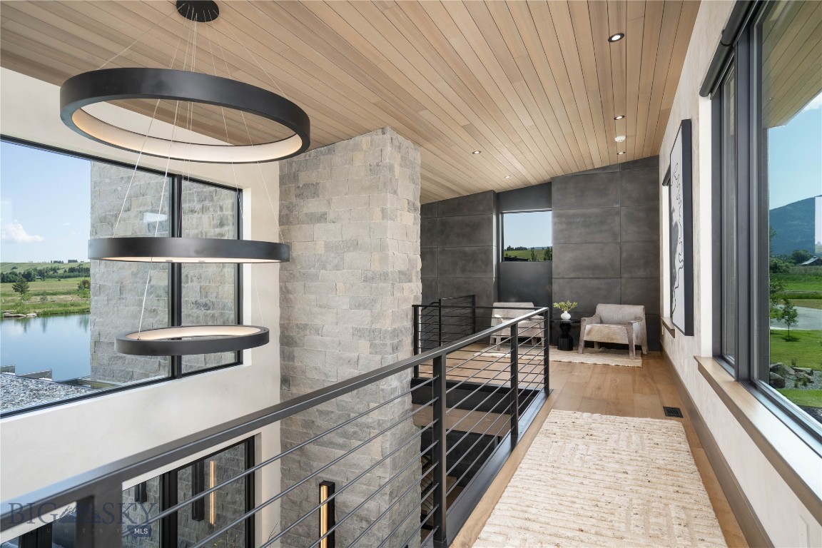 240 Horsetail Road