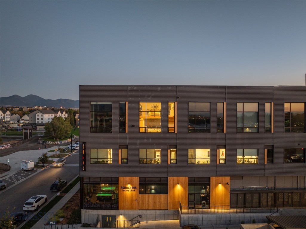 515 W Aspen 320