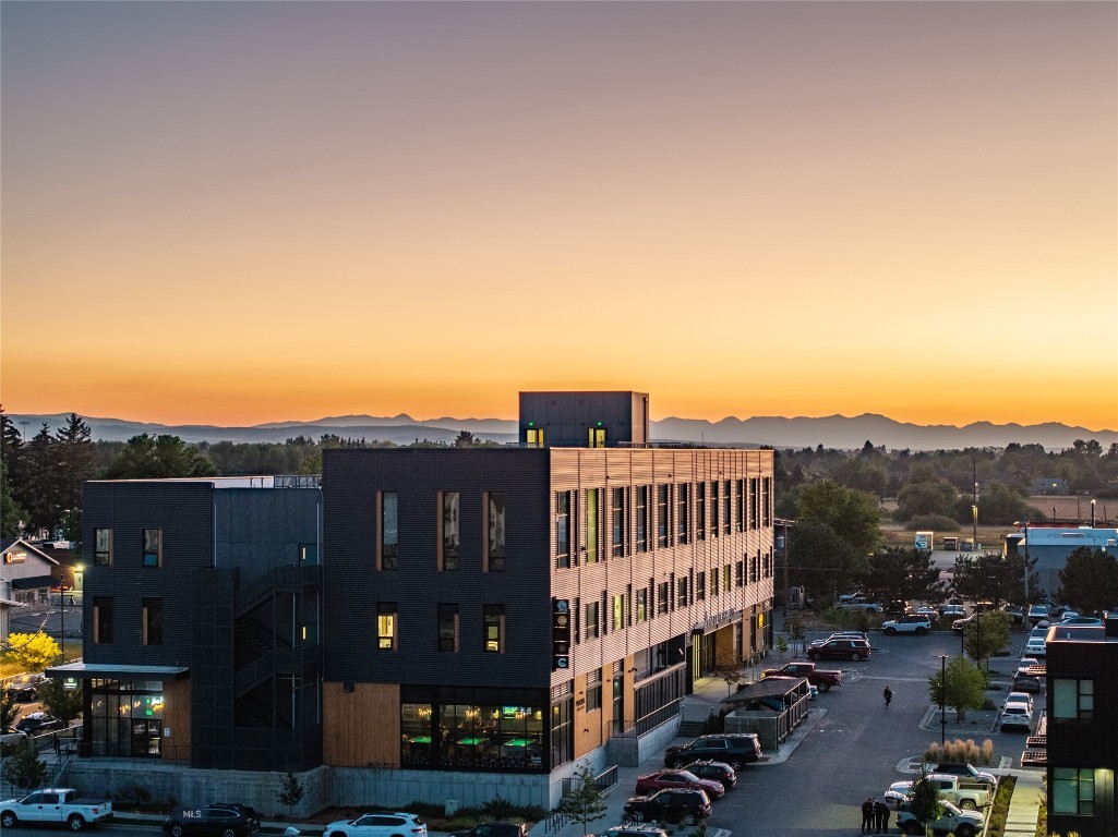 515 W Aspen 320