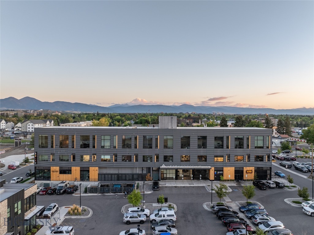 515 W Aspen 320