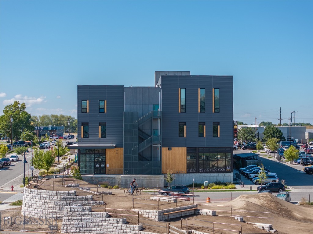 515 W Aspen 320