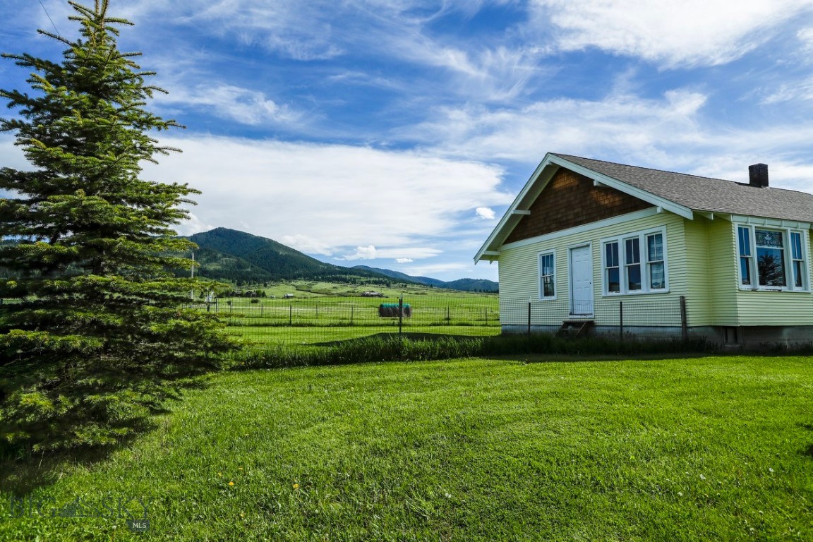 1903 Mount Ellis Lane