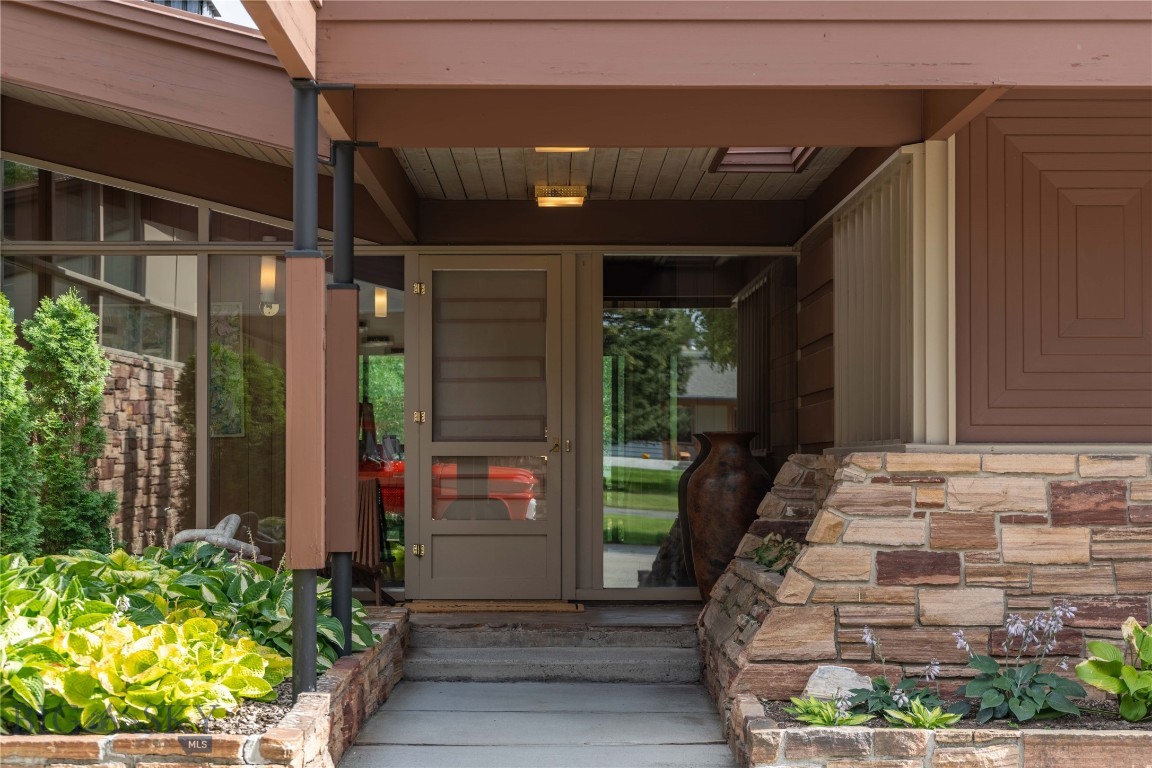 2516 Spring Creek Drive