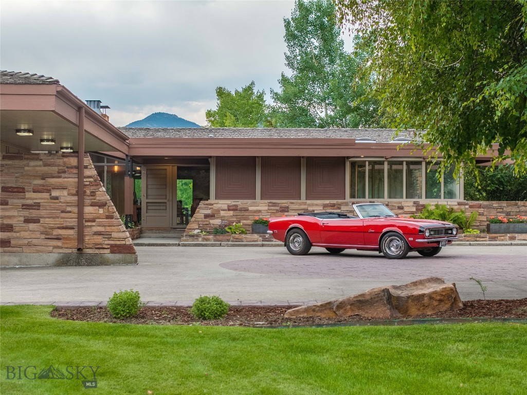 2516 Spring Creek Drive