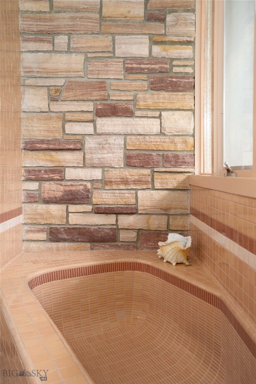 2516 Spring Creek Drive