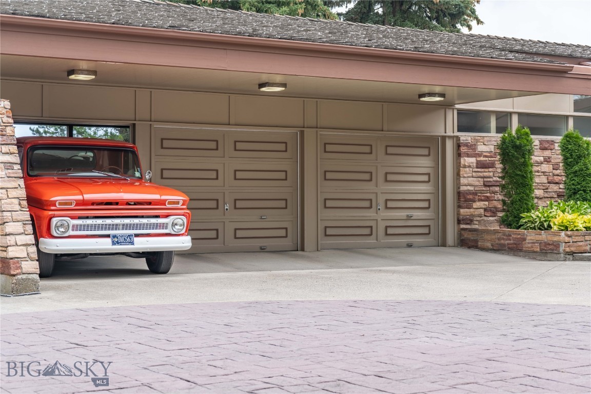 2516 Spring Creek Drive