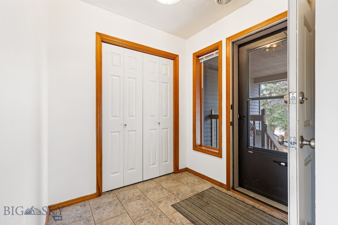 2200 W Dickerson Street 76