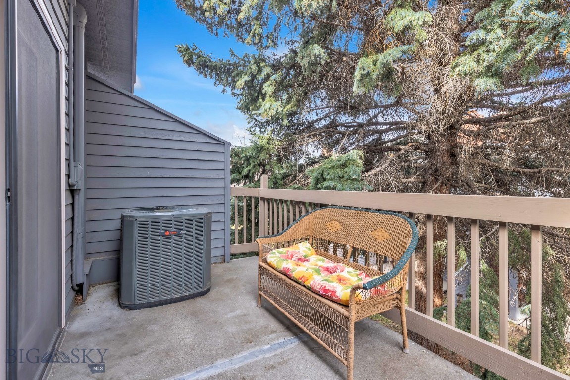2200 W Dickerson Street 76