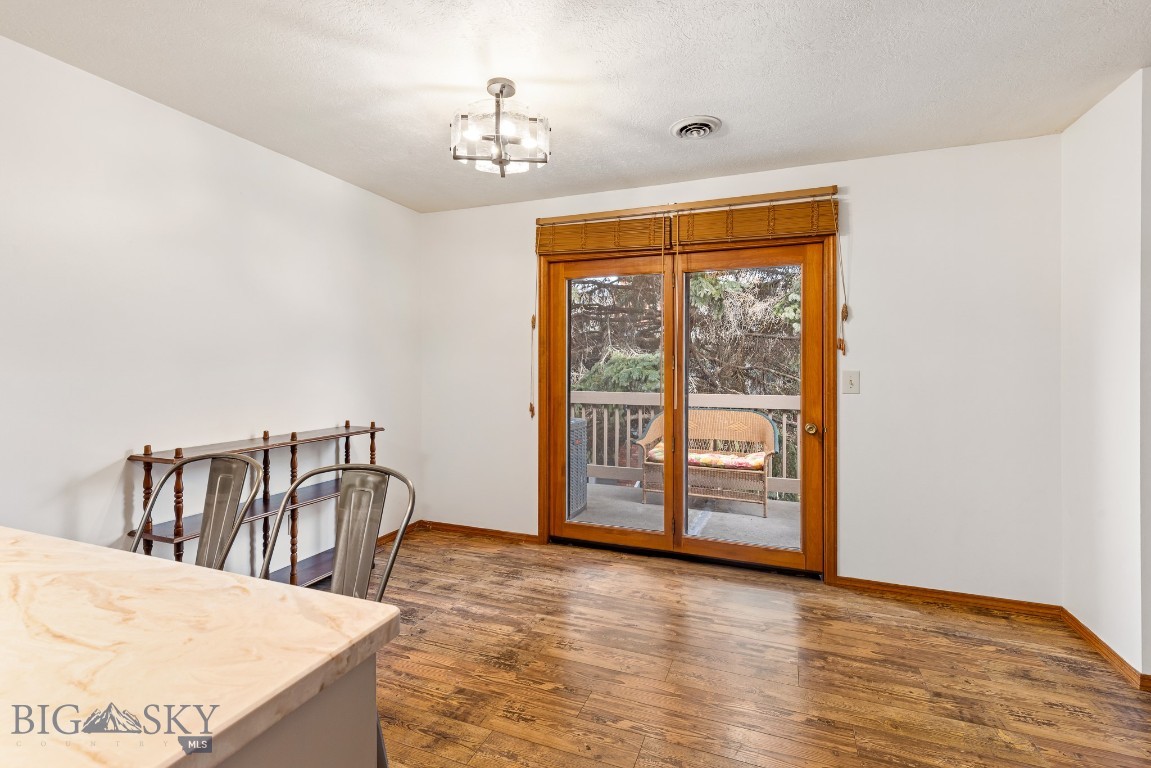 2200 W Dickerson Street 76