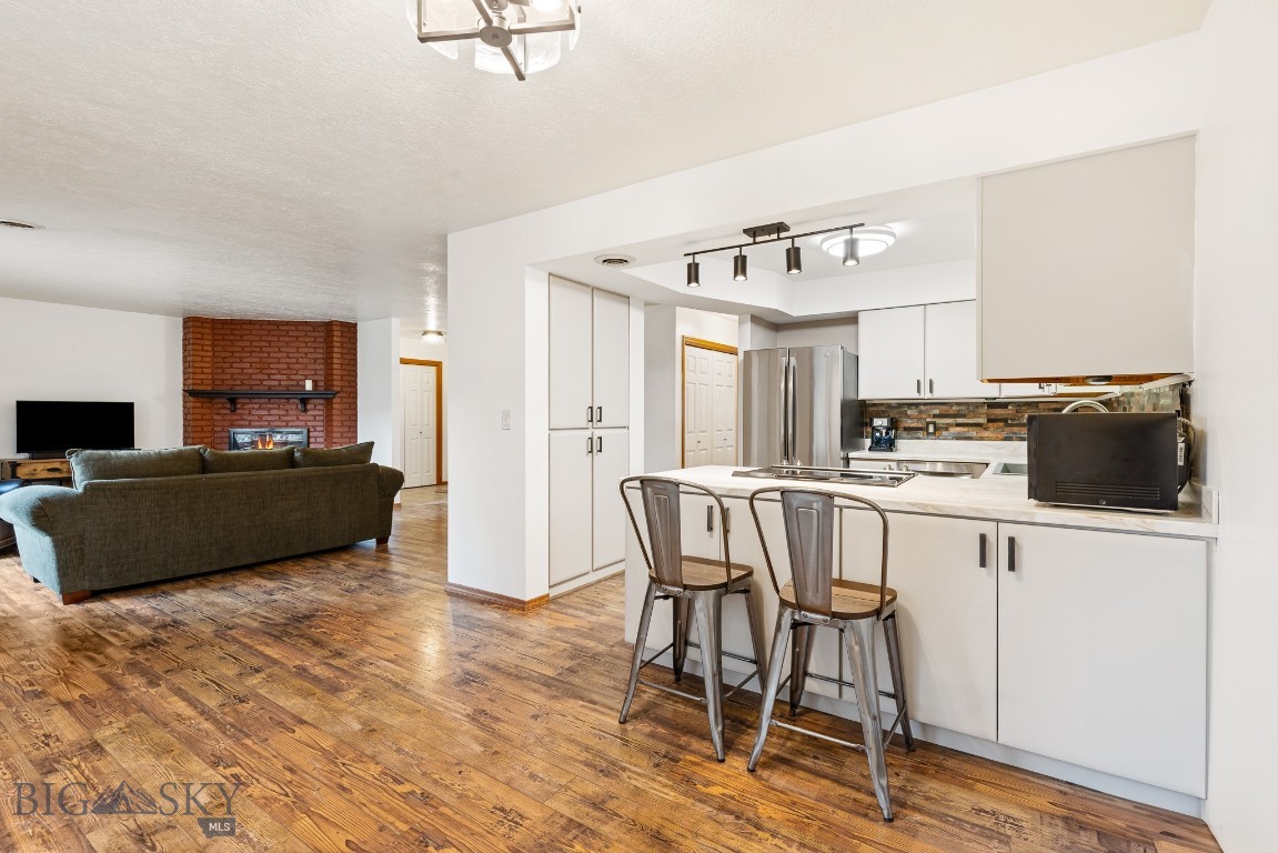 2200 W Dickerson Street 76