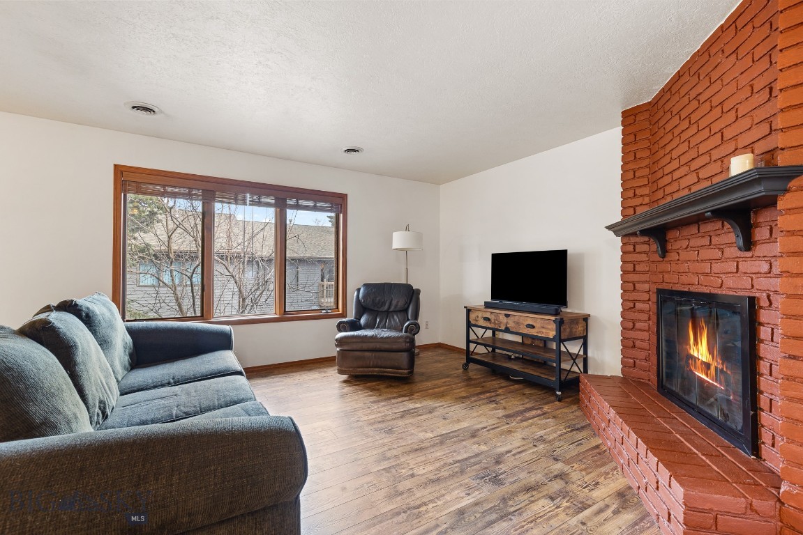 2200 W Dickerson Street 76