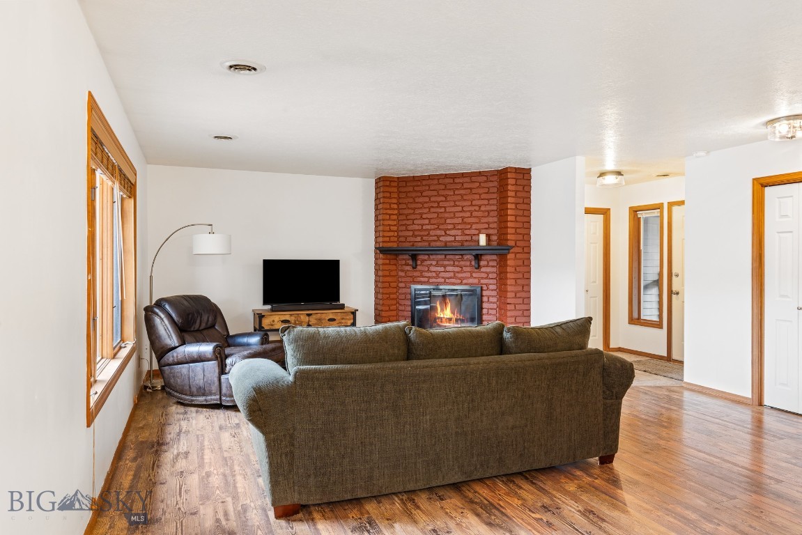 2200 W Dickerson Street 76