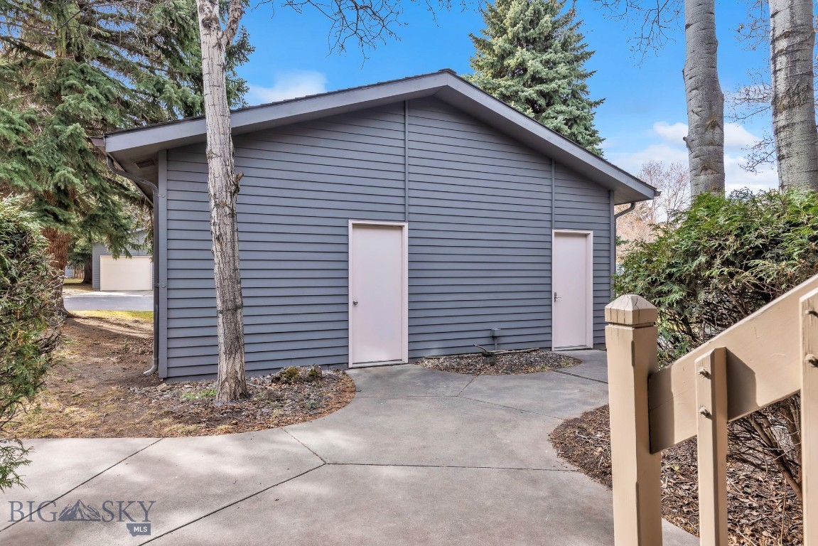 2200 W Dickerson Street 76