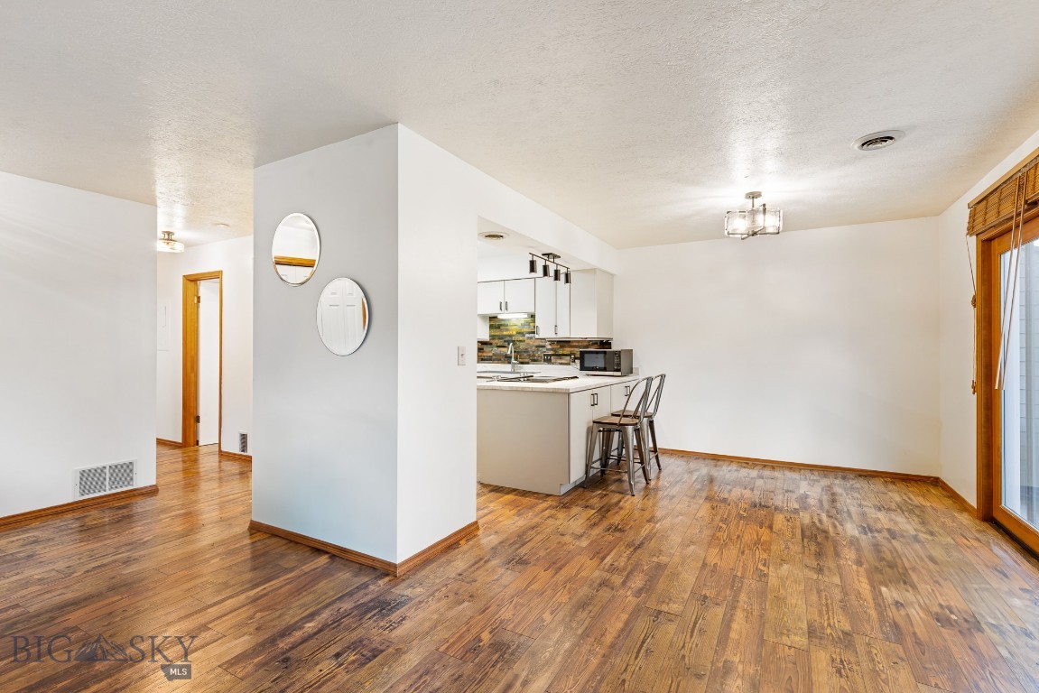 2200 W Dickerson Street 76