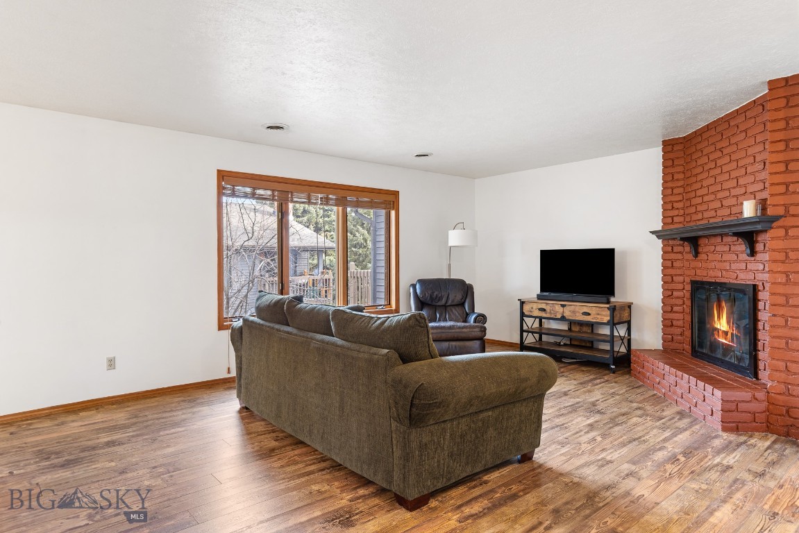 2200 W Dickerson Street 76