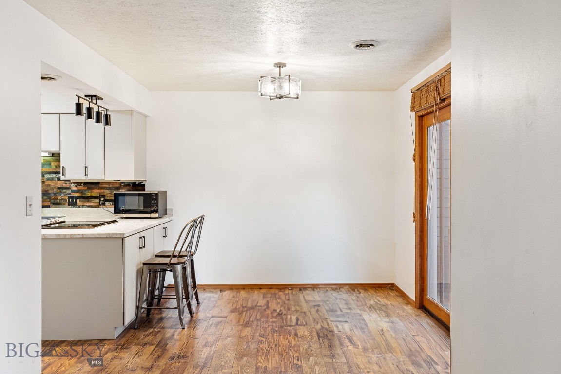 2200 W Dickerson Street 76