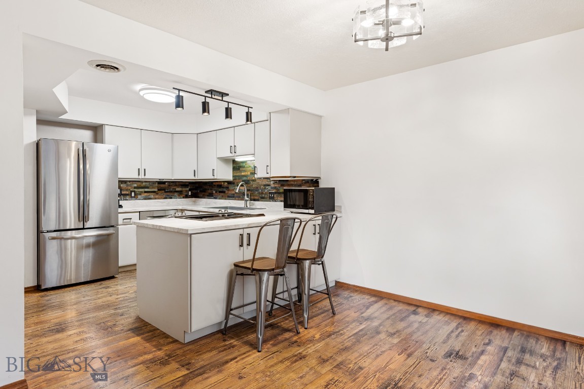 2200 W Dickerson Street 76