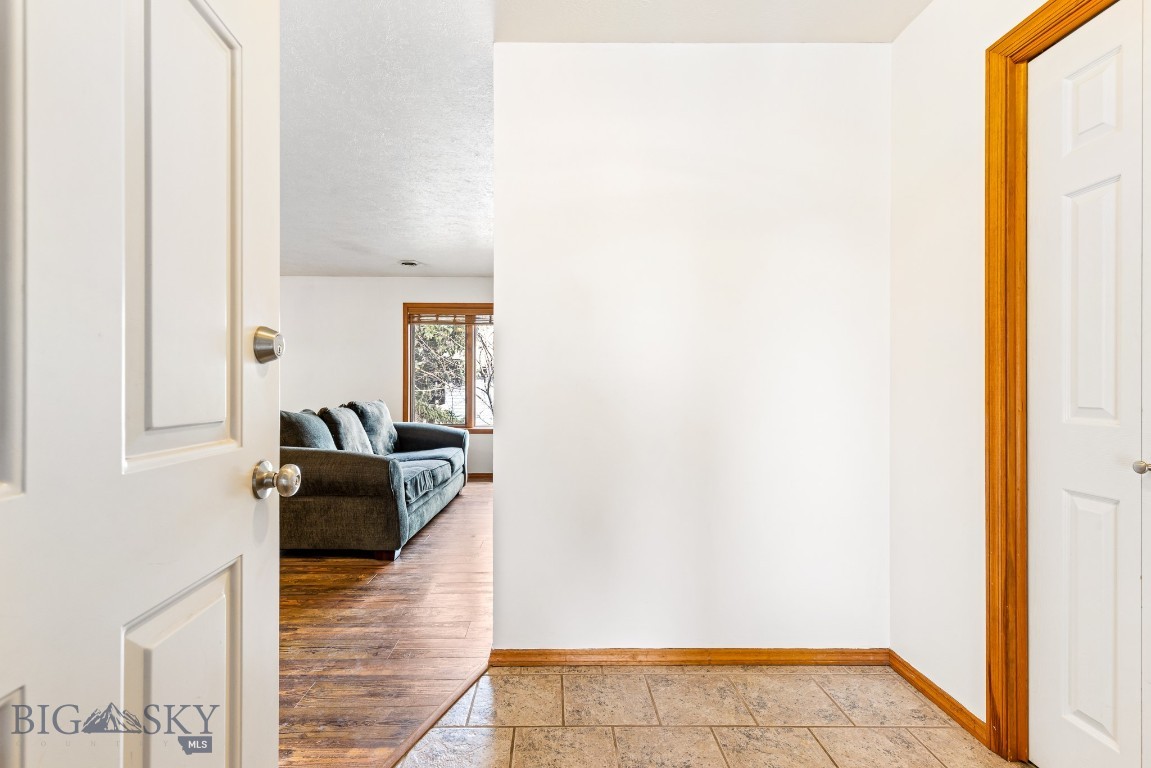 2200 W Dickerson Street 76