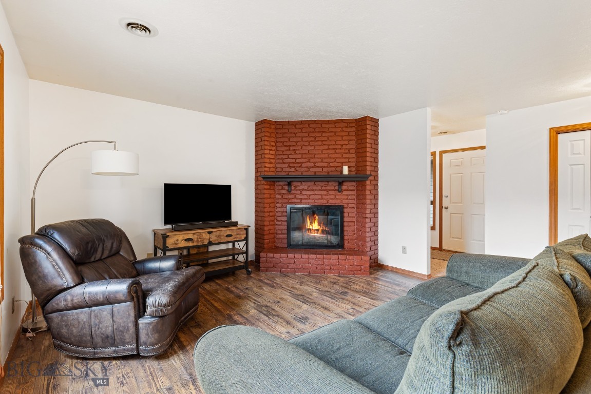 2200 W Dickerson Street 76