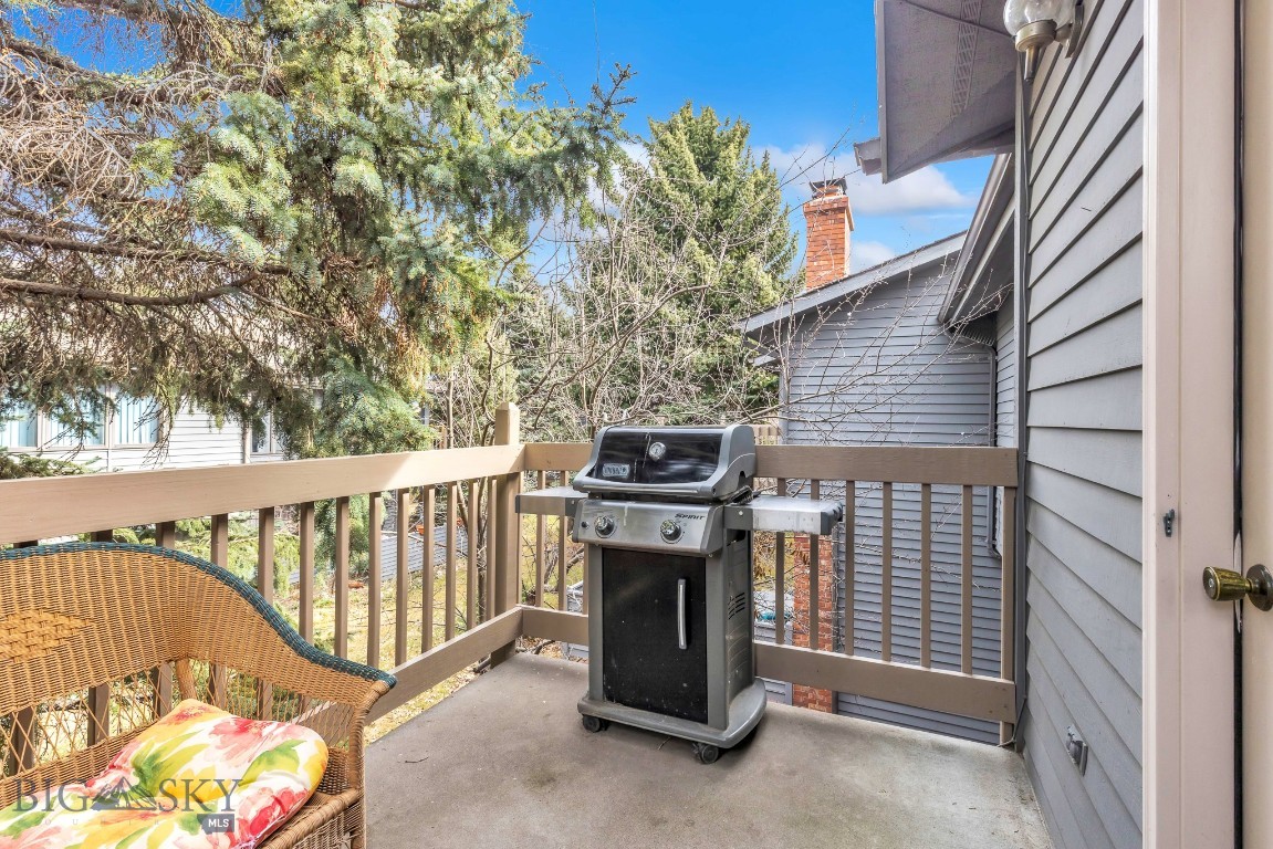 2200 W Dickerson Street 76
