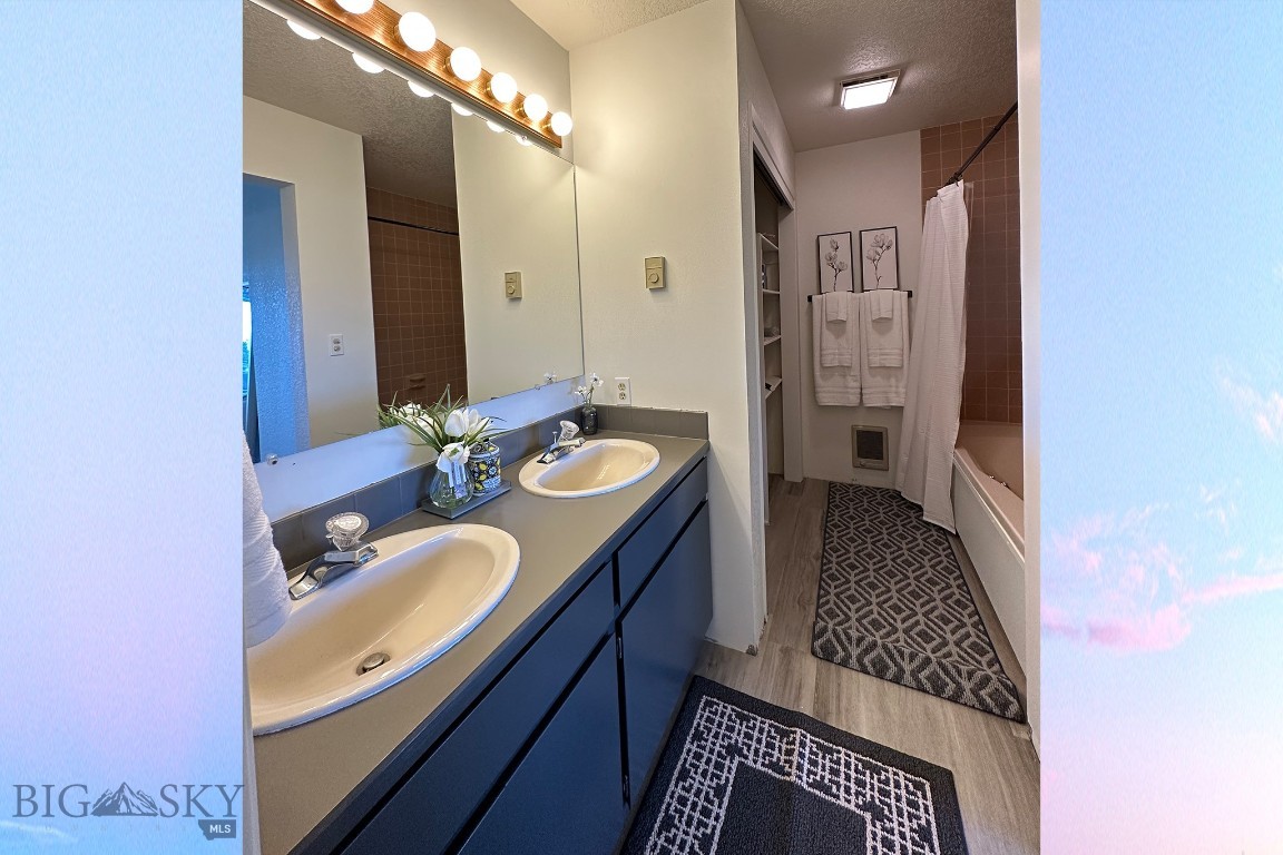 43793 Pinot Noir Loop