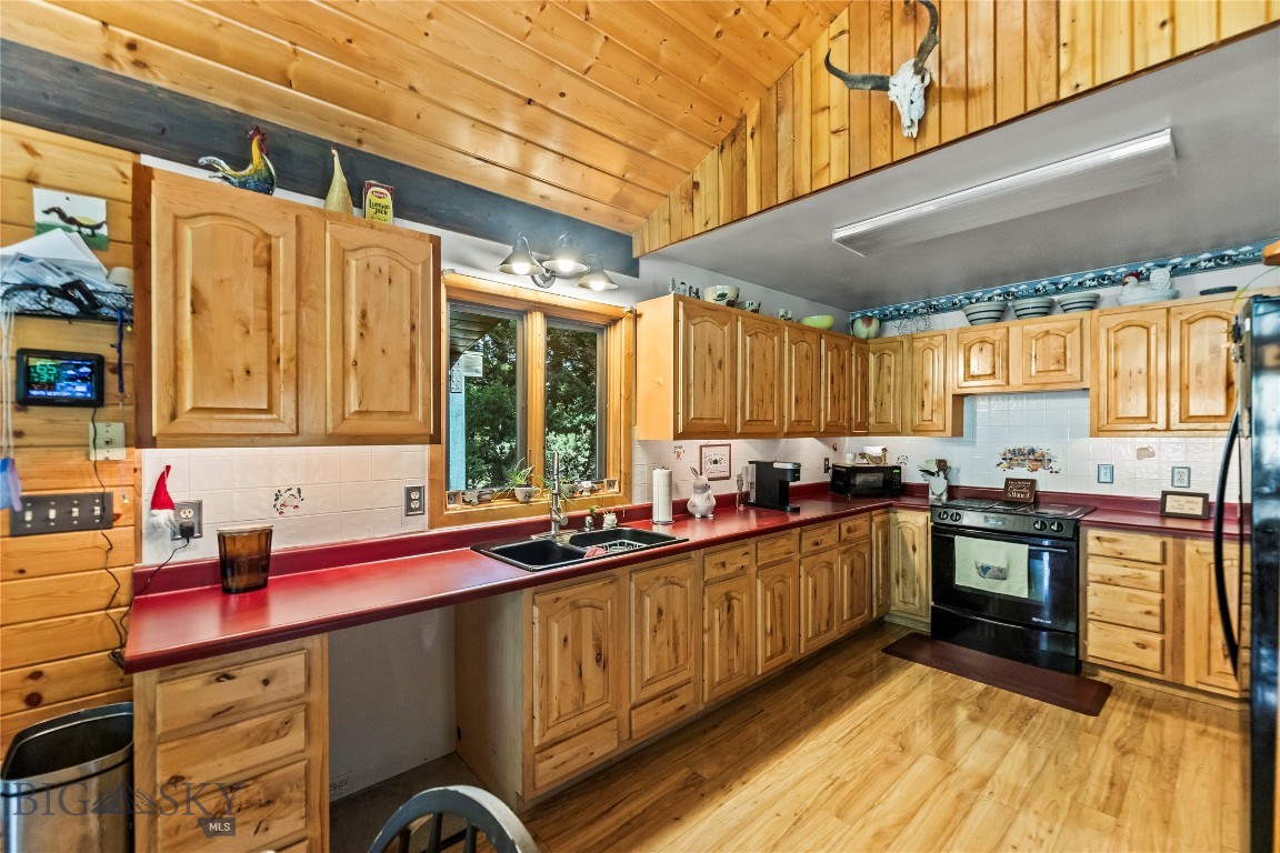 283 S Rock Creek Road