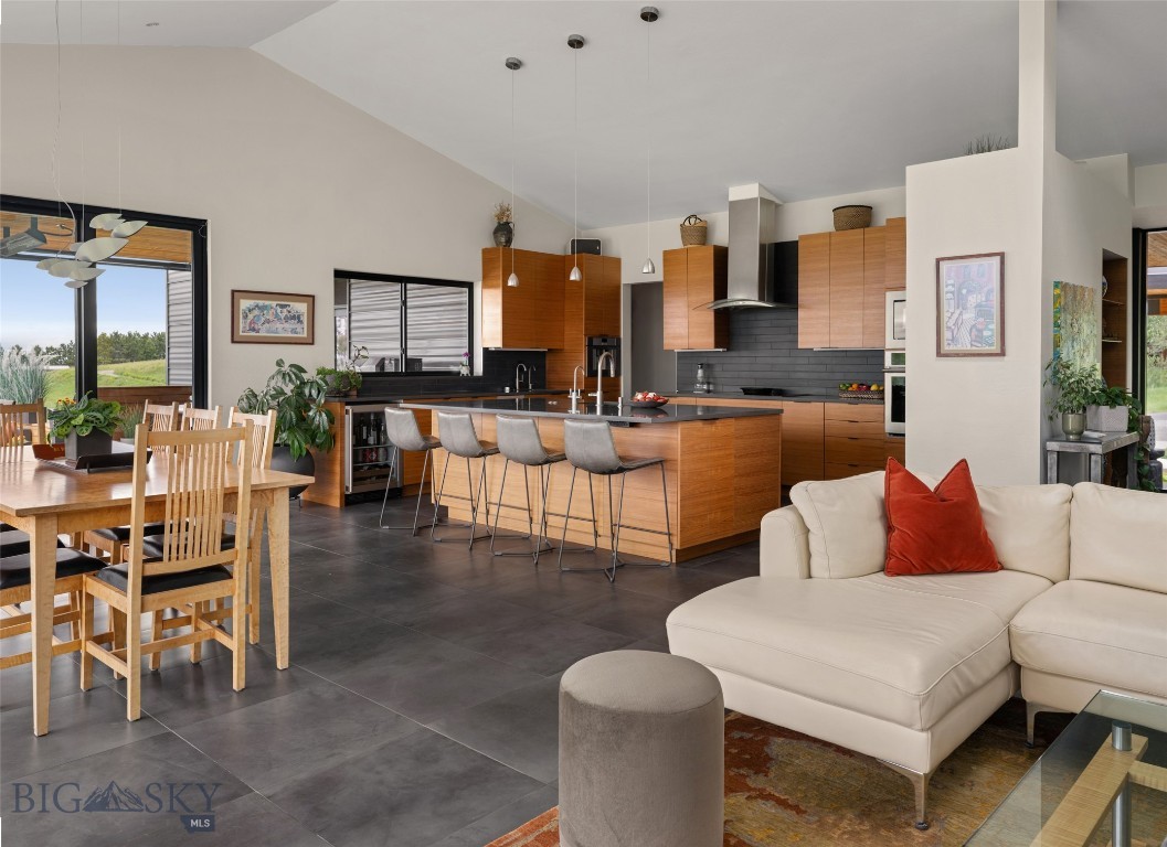 2375 Whitetail Road