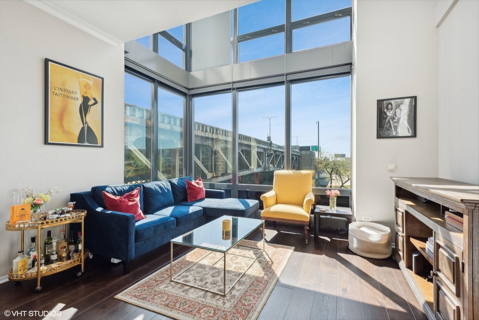 600 N Kingsbury Street Unit: 301