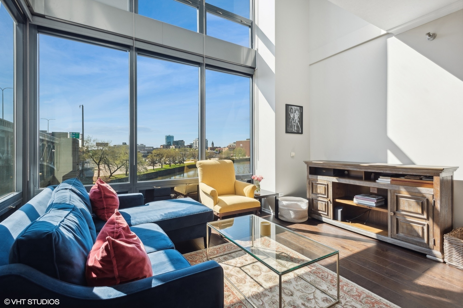 600 N Kingsbury Street Unit: 301