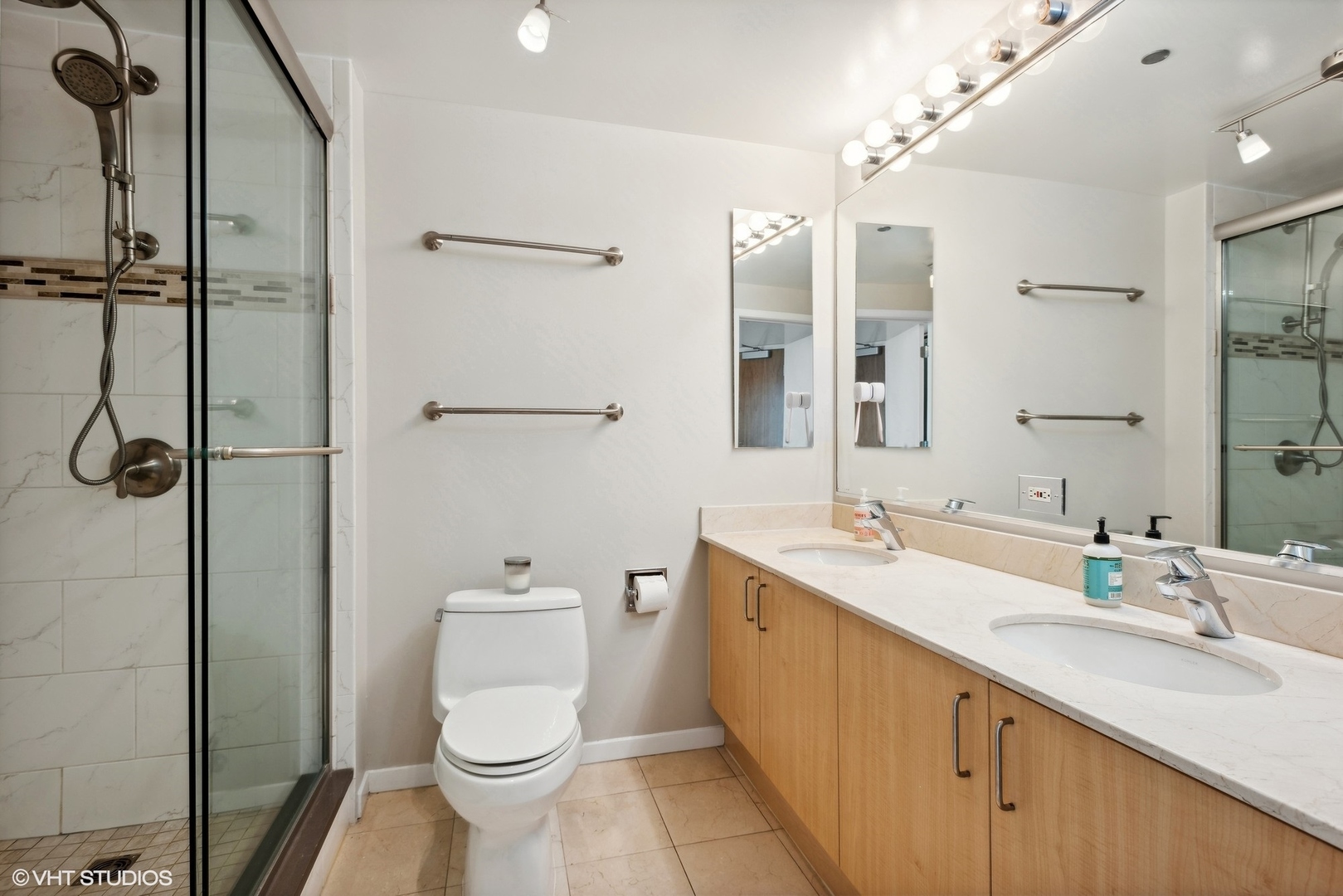 600 N Kingsbury Street Unit: 301