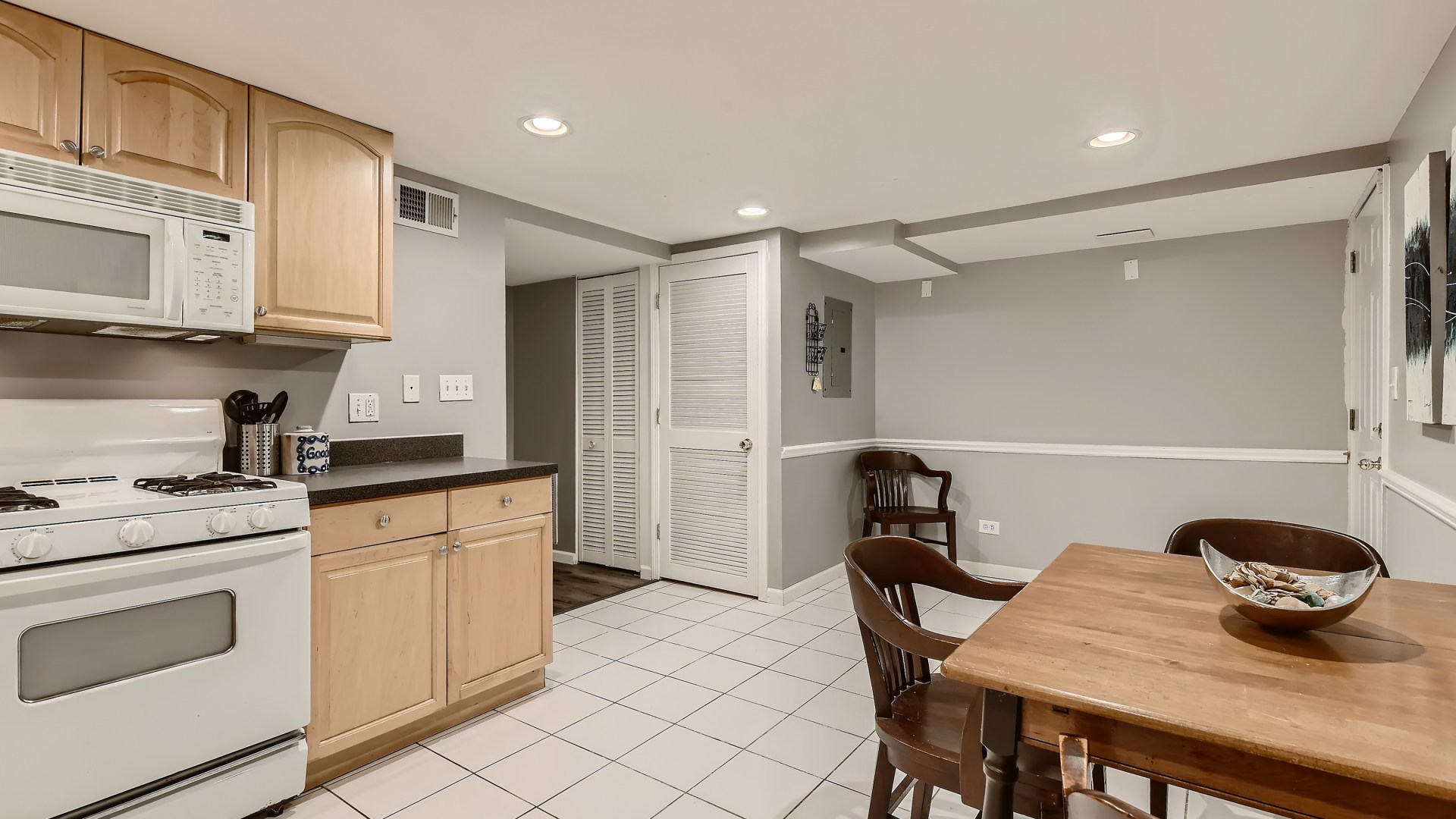 4707 N Kenmore Avenue Unit: GS